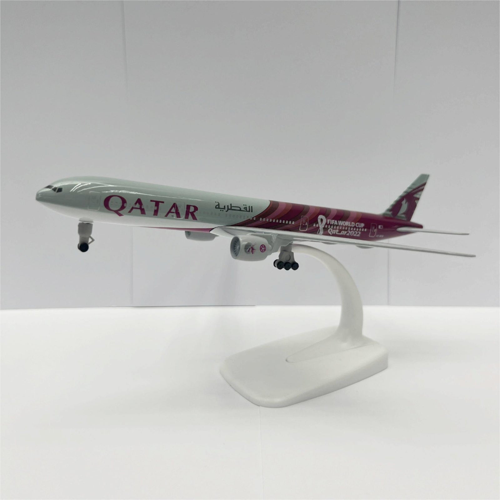 Qantar 777-300er 20CM MODEL